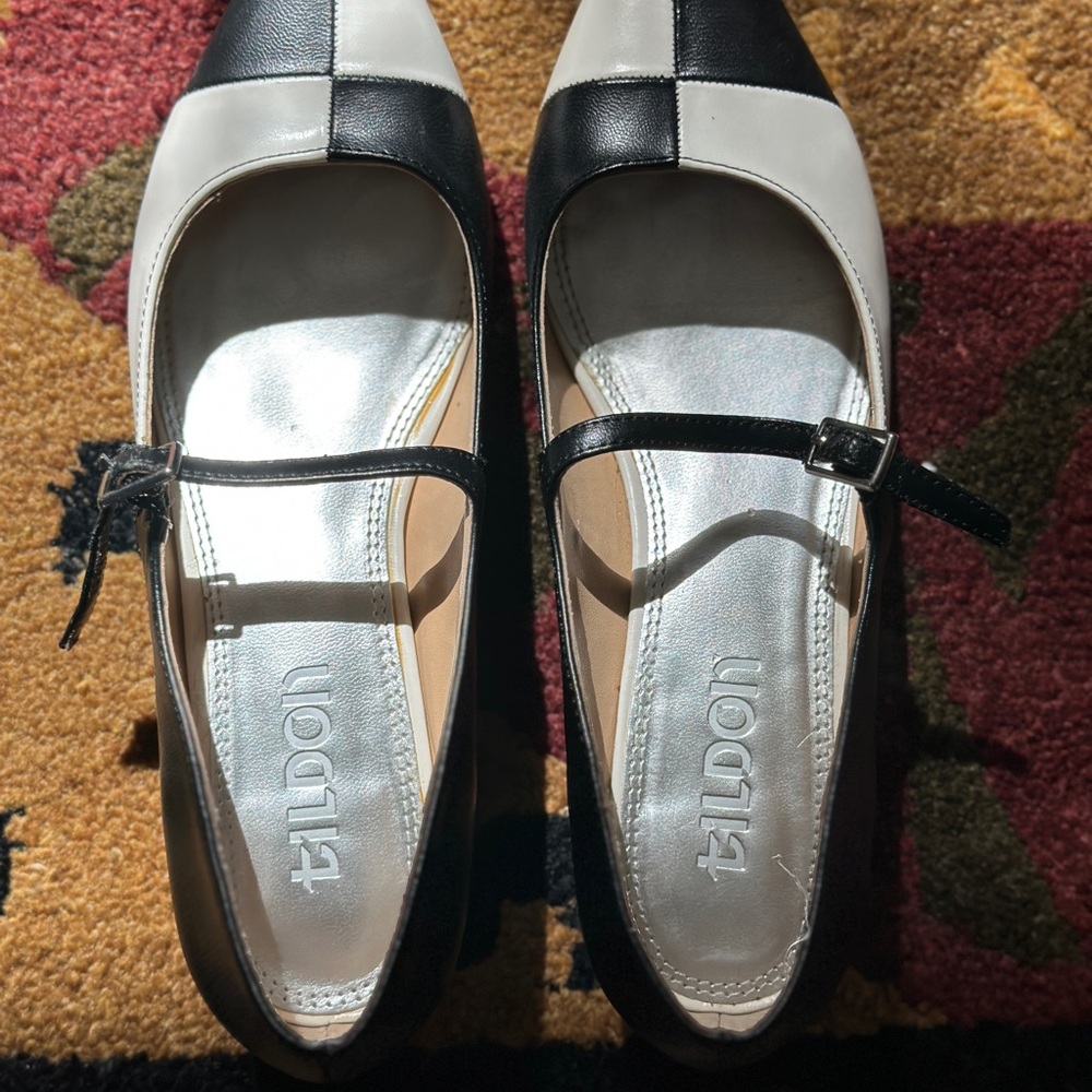 Tildon Two-Tone Black and White Flats